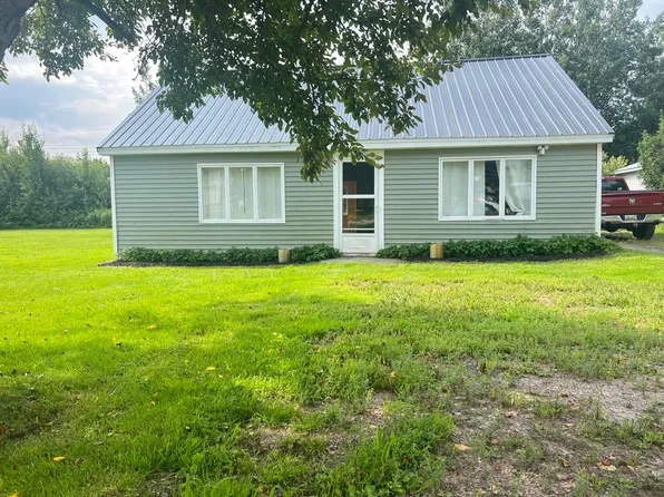 815 W 26th Ave, Sault Sainte Marie, MI 49783