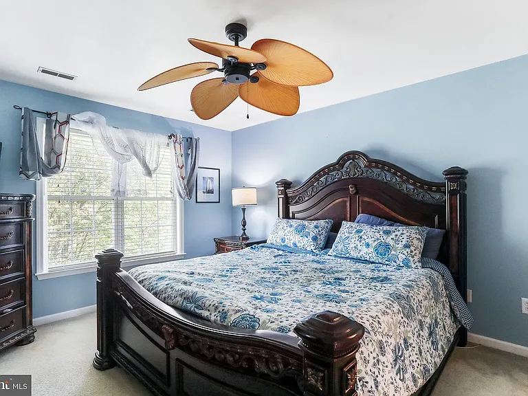 1127 Lindsay Ln — Photo 18
