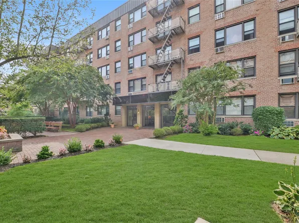 3 Birchwood Court #4B, Mineola, NY 11501