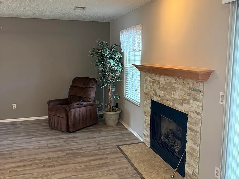 113 Waters Edge Dr — Photo 4