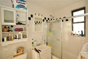 Rented by R New York