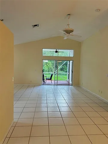 3 bed, 1921 sqft, $3,500 — Photo 4