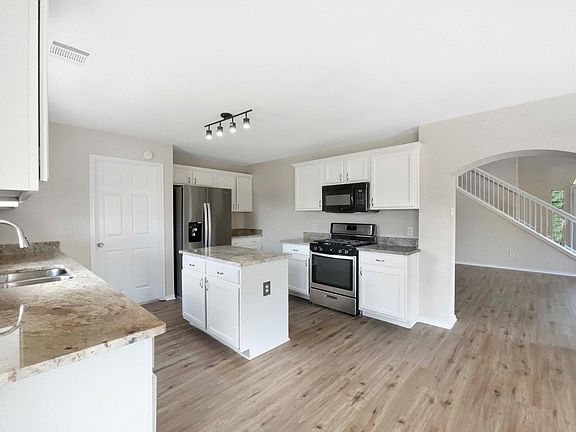 5th image of 1812 Heatherglen Ln