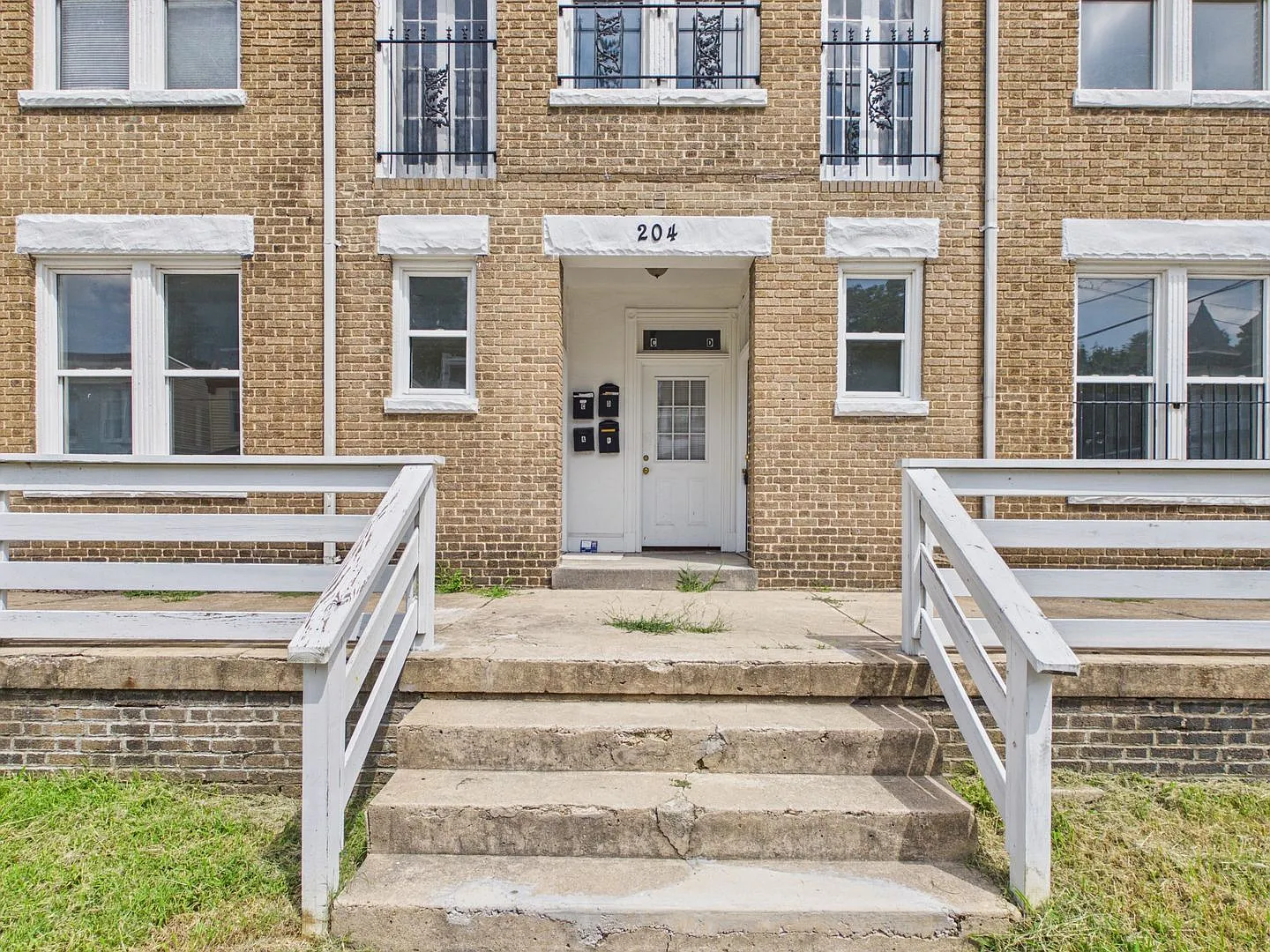 204 Wellford St — Photo 4