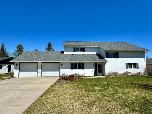 230 Dogwood Dr, Warroad, MN 56763