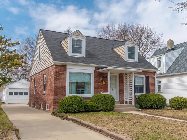 4909 North Berkeley BOULEVARD, Whitefish Bay, WI 53217