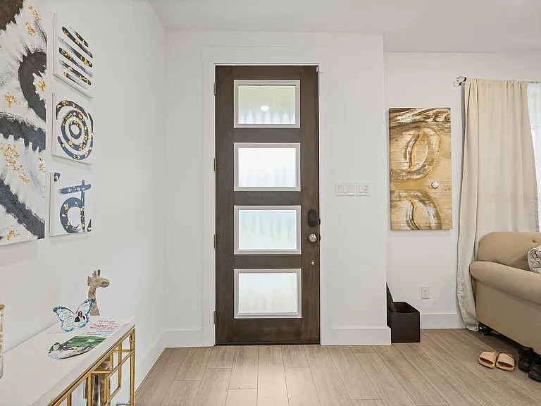 1013 Carnation Dr — Photo 10