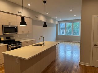 604-606 S 9th St #203, Philadelphia, PA 19147