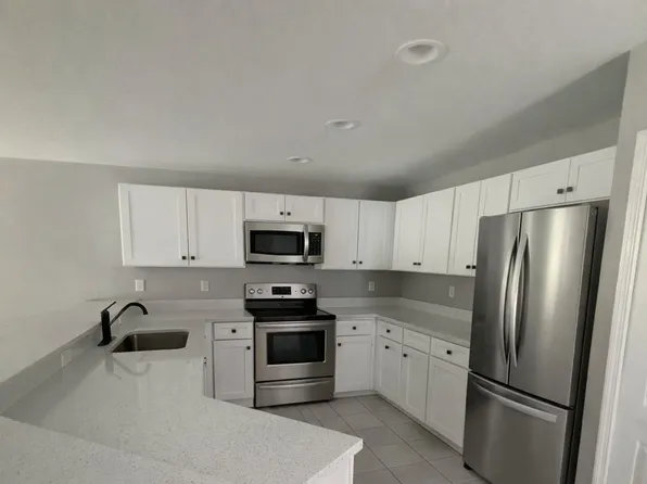 930 Ainsworth St W, Lehigh Acres, FL 33974