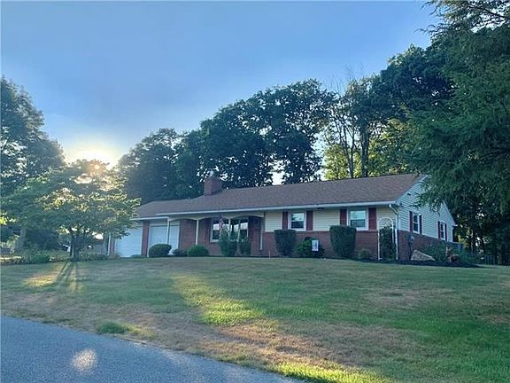 2nd image of 3819 Woodland Dr