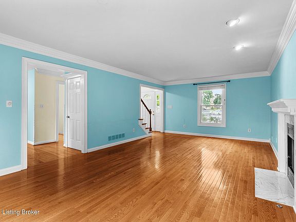 5th image of 3018 Velden Dr