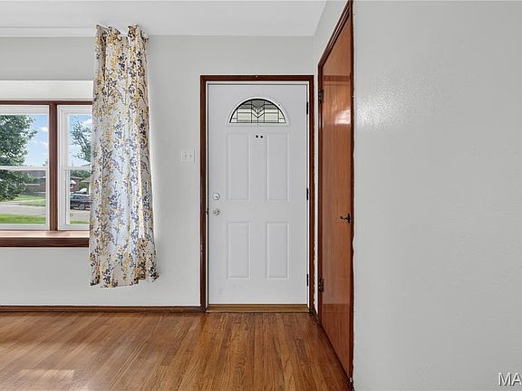 5th image of 7119 Marwinette Ave