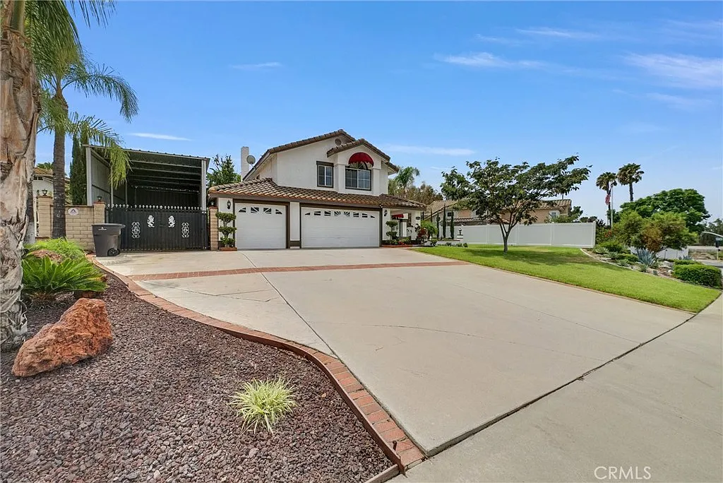 4 bed, 2.5 bath, 1901 sqft, $4,500 — Photo 4