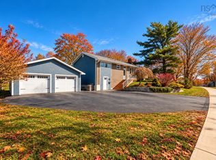 81 Flamingo Dr, Halifax, NS B3M 1T2