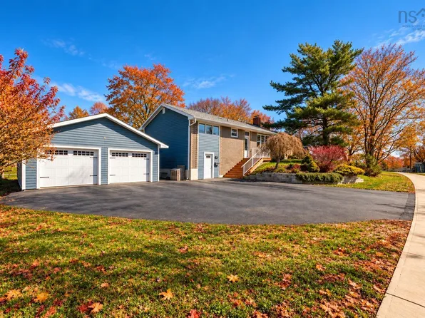 81 Flamingo Dr, Halifax, NS B3M 1T2
