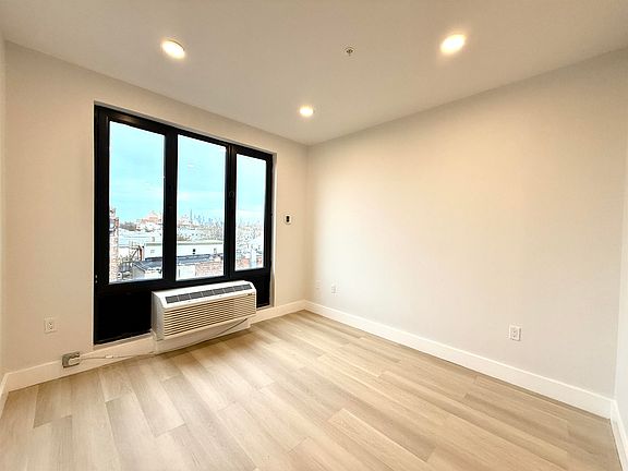 3rd image of 320 Forrest St #103