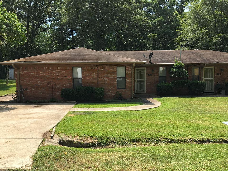 1st image of 610 Fair Oaks Cir #1