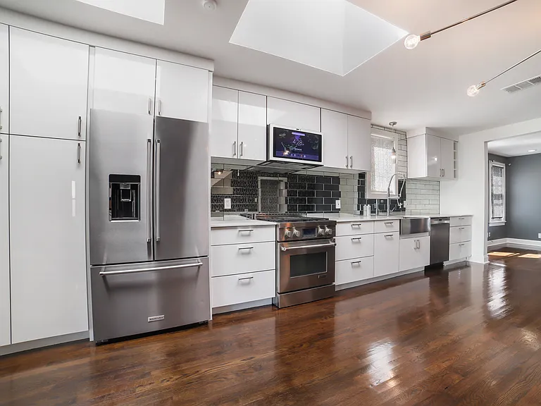 903 W Mary St — Photo 4