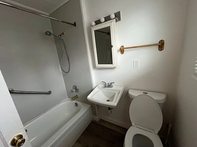 1403 E Main St — Photo 6