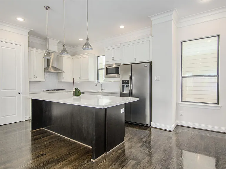 1508 Johnson St — Photo 7