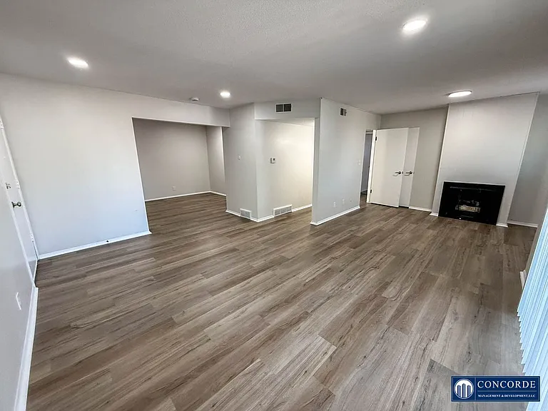 300 S 26th St — Photo 1