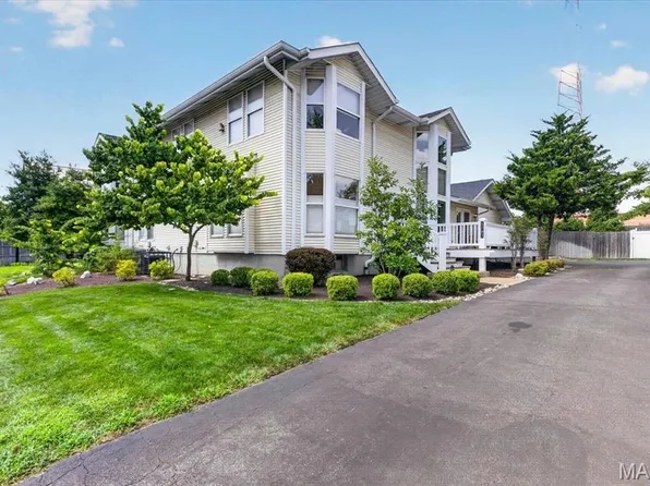 5783 Westminster Pl, Saint Louis, MO 63112