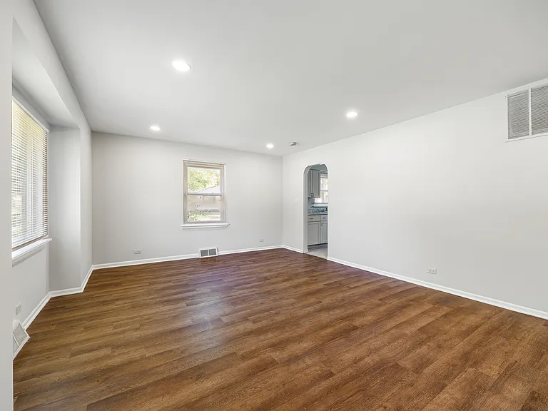 16802 Bulger Ave — Photo 8