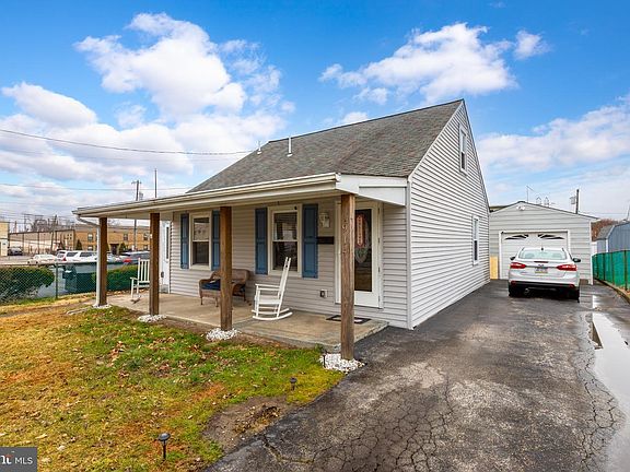 3rd image of 914 Anderson Ave