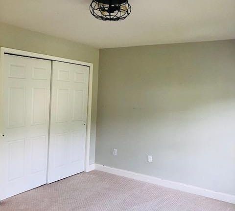 4th image of 12 Valley View Dr