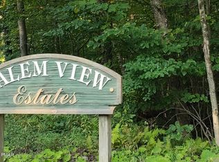 22 Salem View Dr, Waymart, PA 18472