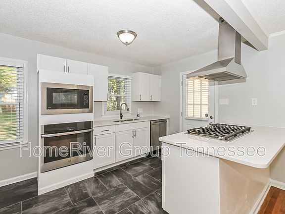 2nd image of 4944 Lynbar Ave