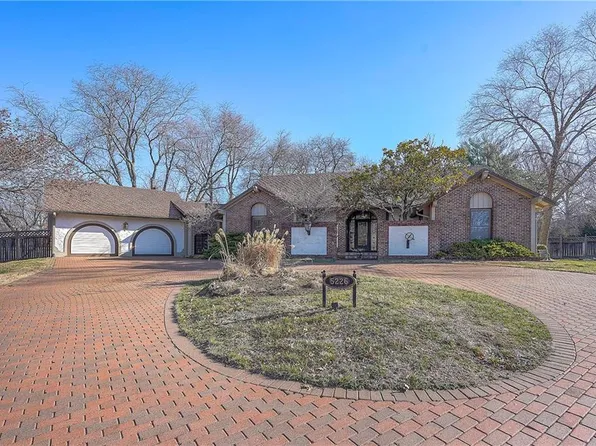 5226 W 98th Ter, Overland Park, KS 66207