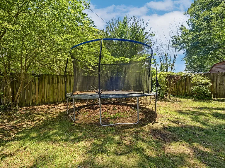 724 Yorkshire Dr — Photo 58
