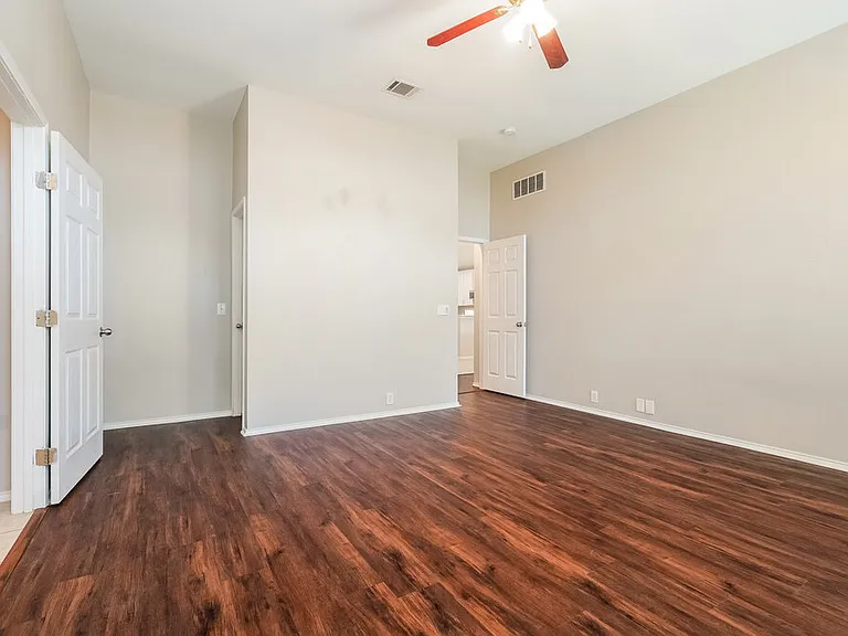 10201 Jessica St — Photo 12