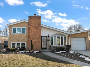 10008 Buell Ct, Oak Lawn, IL 60453