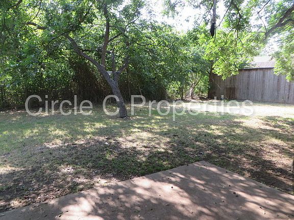 2nd image of 810 Curtis Dr