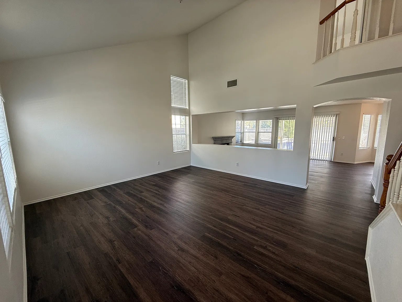 3 bed, 2.5 bath, 1810 sqft, $3,450 — Photo 2