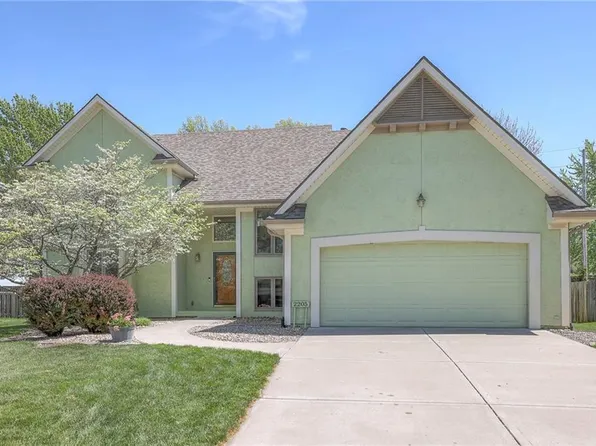 2205 NW Summerfield Dr, Lees Summit, MO 64081