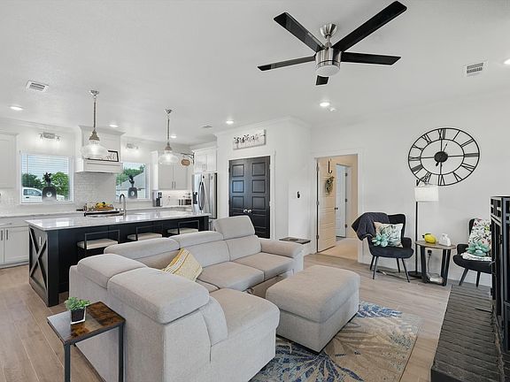 4th image of 121 Bluegrass Trl