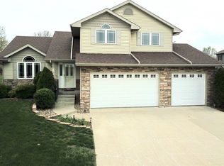 3355 Ridgeview Dr, Des Moines, IA 50320