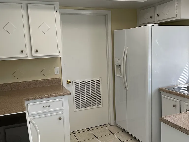 12068 Club Woods Dr — Photo 2