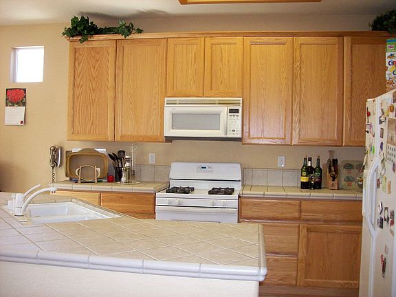 Kitchen w/Island