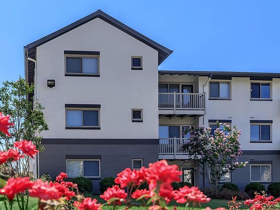 3rd image of 4820 Kenmore Ave #4846-304