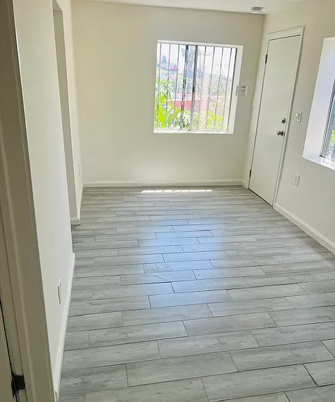 1/2 N Ditman Ave — Photo 5