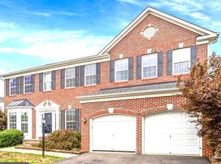 2861 Powell Dr, Woodbridge, VA 22191