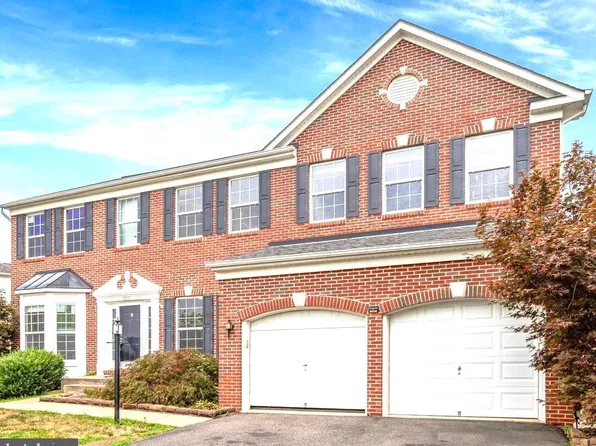 2861 Powell Dr, Woodbridge, VA 22191