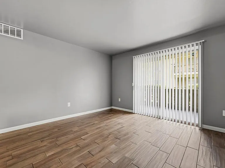 2536 White Oak Pl #5 — Photo 5