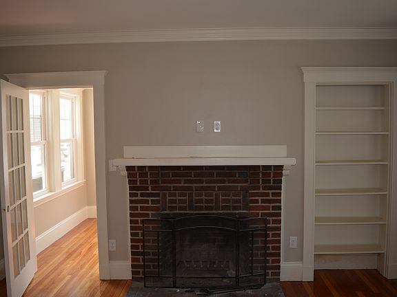 3rd image of 39 Carleton Rd #1