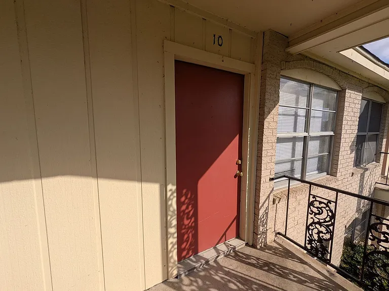 Alpine Circle Apartments — Photo 16