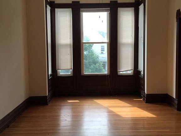 4th image of 3244 W Le Moyne St #1